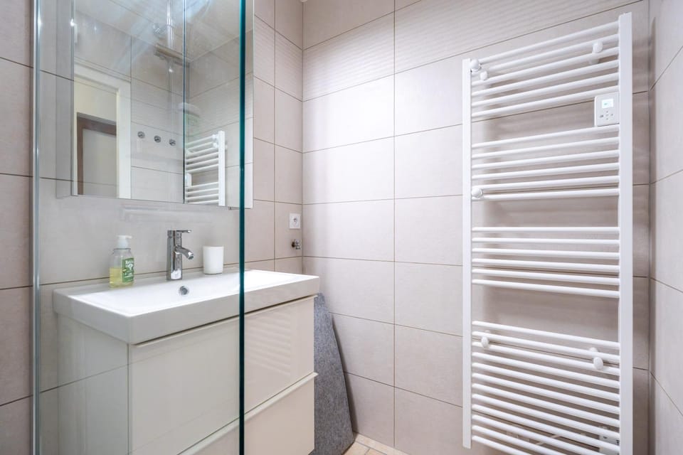 Shower, Bathroom, towels