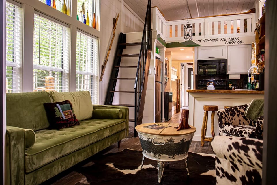 Kitchen or kitchenette, Living room, Seating area