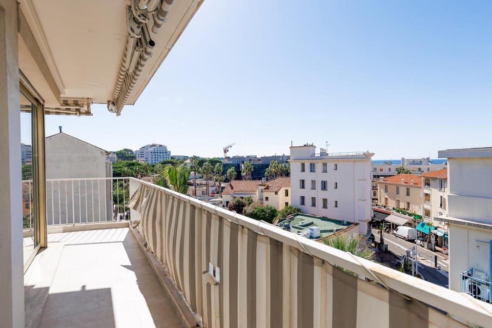 L'Alina - Balcon - 6 pers - Vue mer Apartment in Antibes