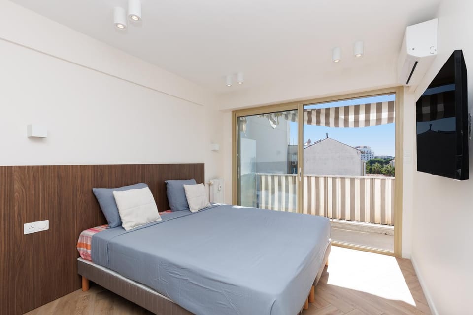 L'Alina - Balcon - 6 pers - Vue mer Apartment in Antibes