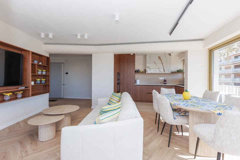 L'Alina - Balcon - 6 pers - Vue mer Apartment in Antibes