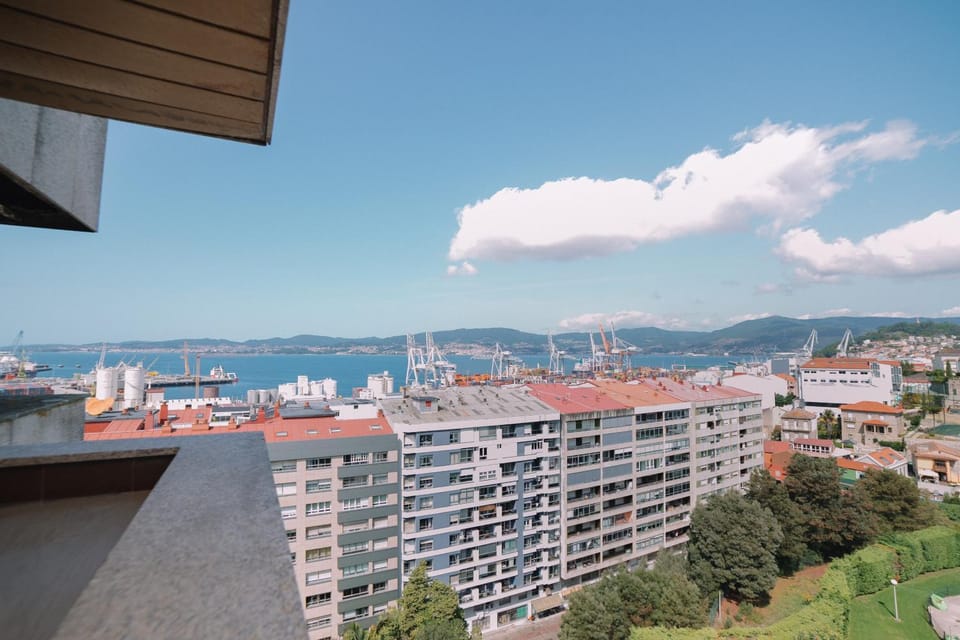 Elegante coqueto y con piscina by CABANA Rentals Apartment in Vigo