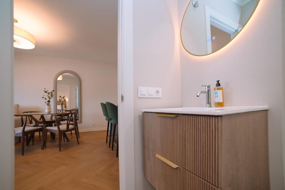 Elegante coqueto y con piscina by CABANA Rentals Apartment in Vigo
