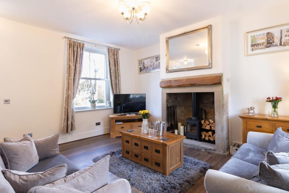 Living room, Seating area, Evening entertainment