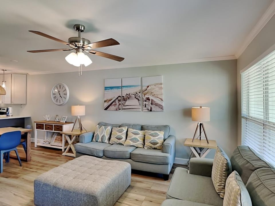 TV and multimedia, Living room, Seating area, furniture