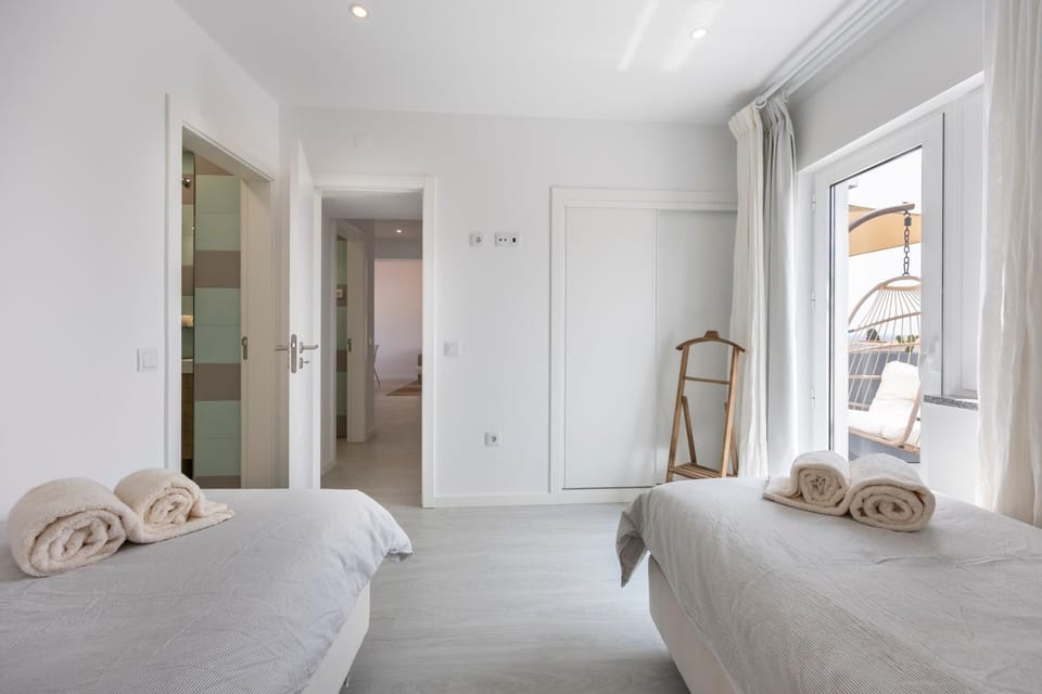 Bed, Bedroom, air conditioner