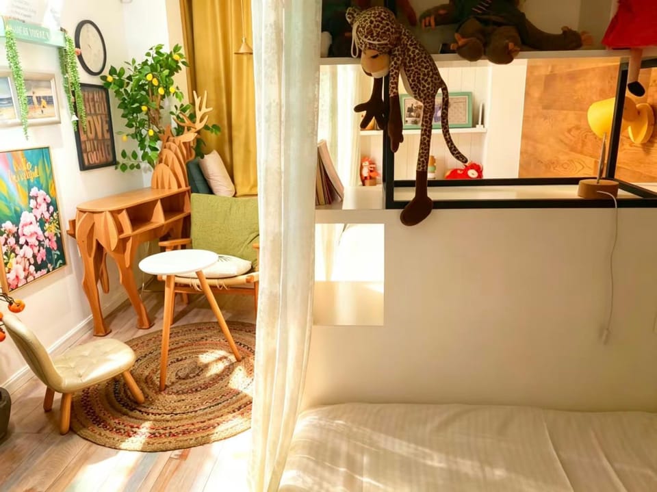 Kitchen or kitchenette, Living room, Seating area, Dining area, Kids's club