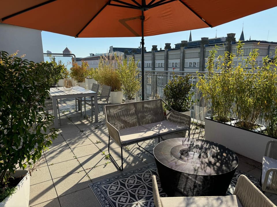 Property building, Balcony/Terrace, Living room