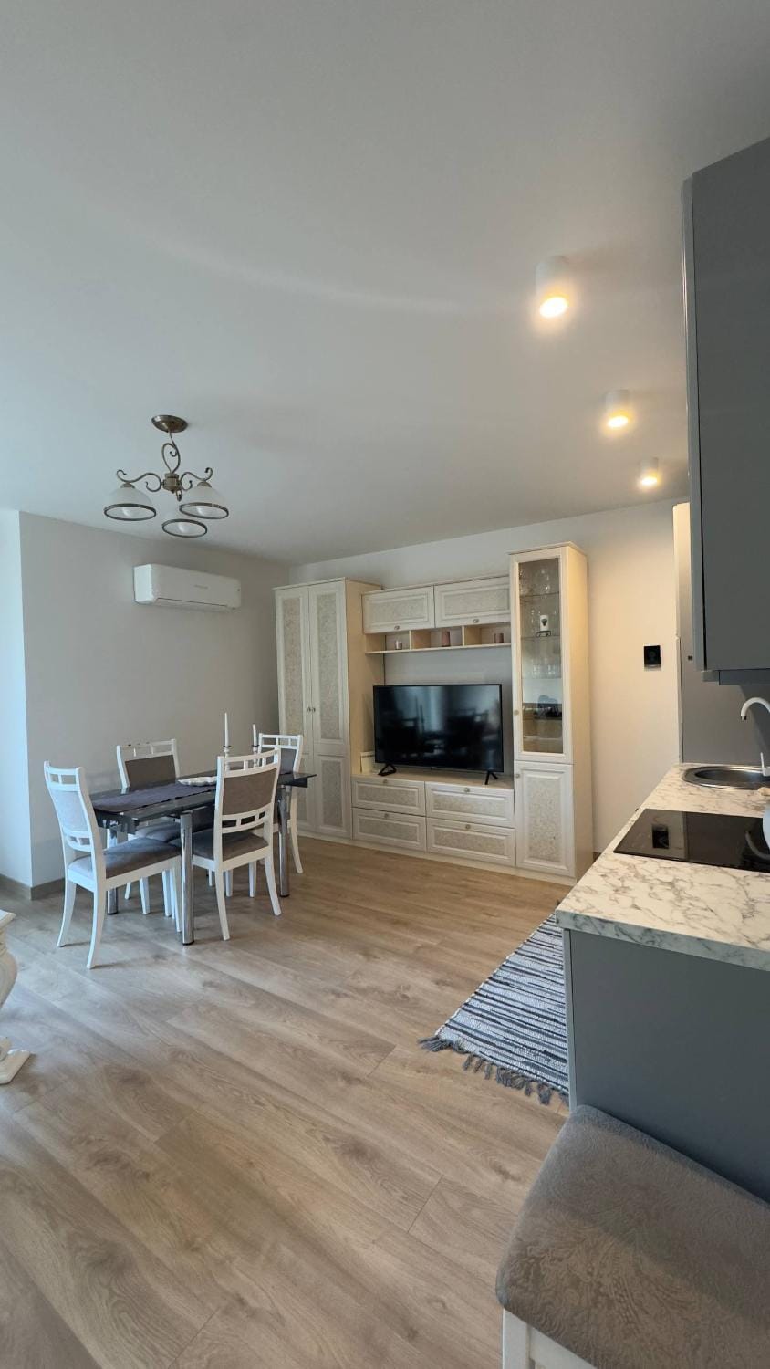 Kitchen or kitchenette, Living room