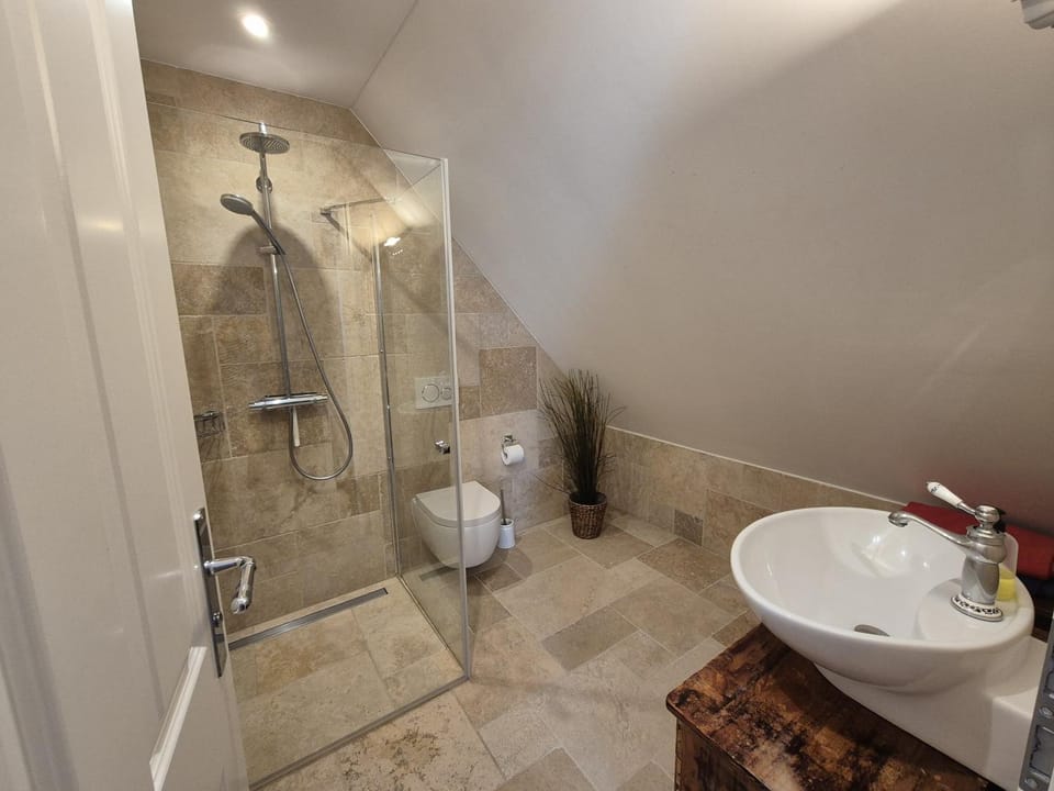 Shower, Bathroom, towels
