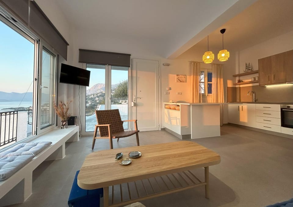 Natural landscape, TV and multimedia, View (from property/room), Balcony/Terrace, Kitchen or kitchenette, Living room, Seating area, Dining area, Sunset, oven, stove