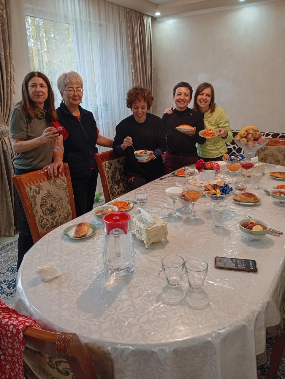 Food and drinks, Dining area, Food, group of guests