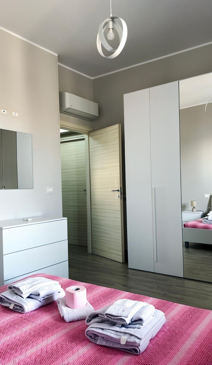 Bed, Bedroom, wardrobe, air conditioner