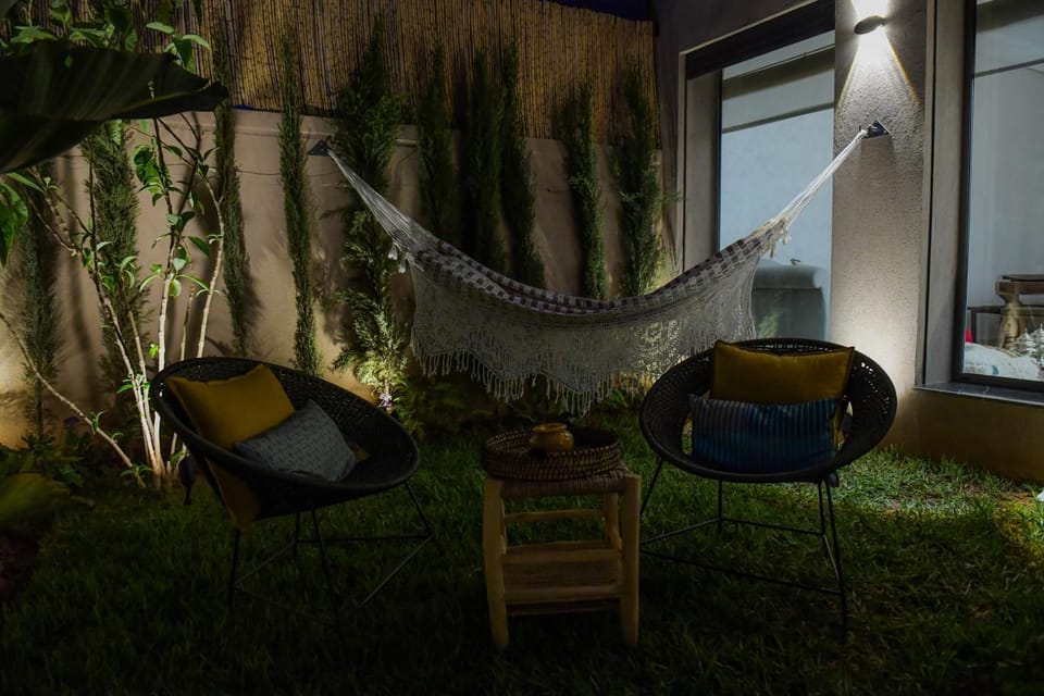 Garden, Seating area, Garden view