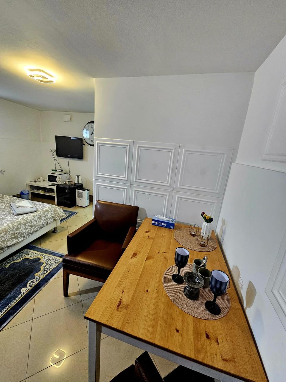Photo of the whole room, Dining area, Bedroom