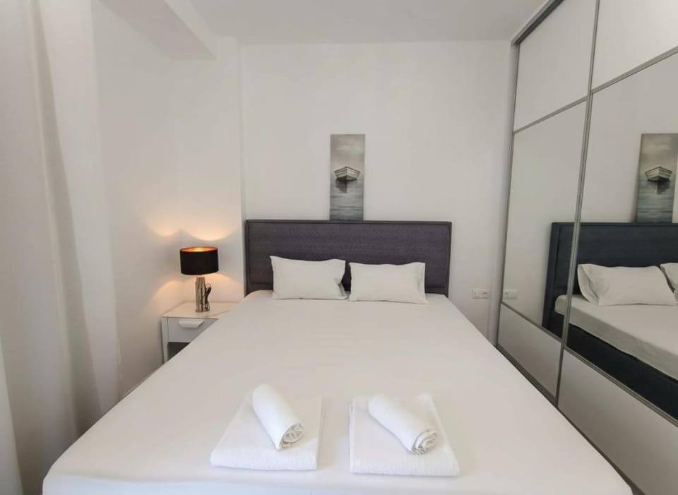Coastal Elegance 1-Bedroom Hideaway by the Beach Apartment in East Attica Regional Unit, Greece