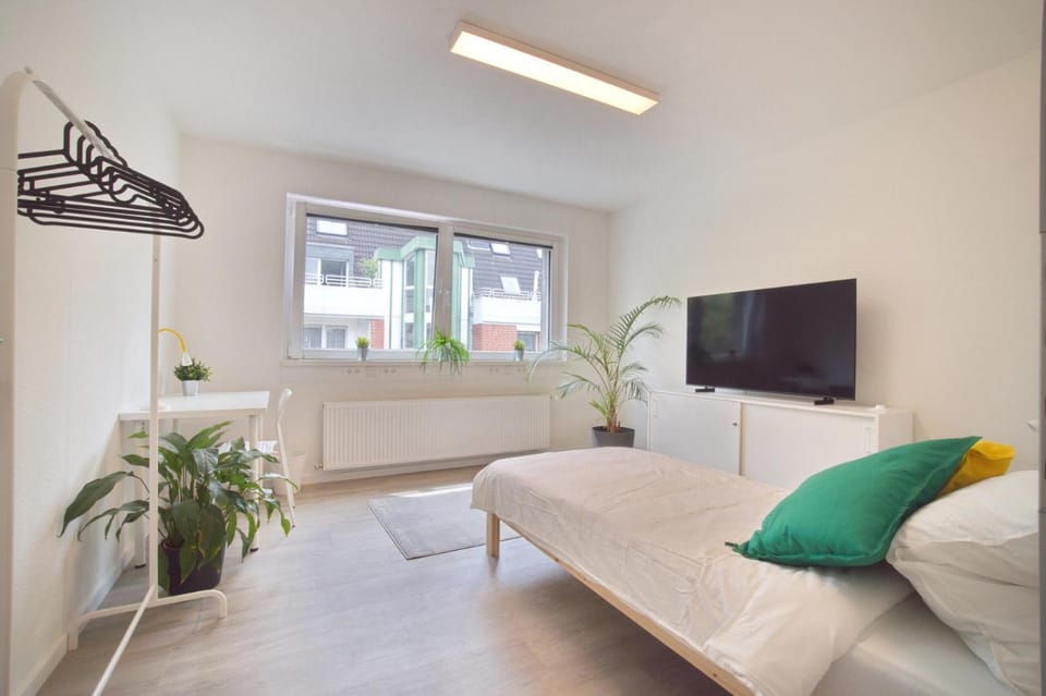 Bed, TV and multimedia, Photo of the whole room