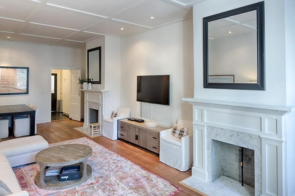 Washington Square Abode by Lucky Savannah House in Savannah