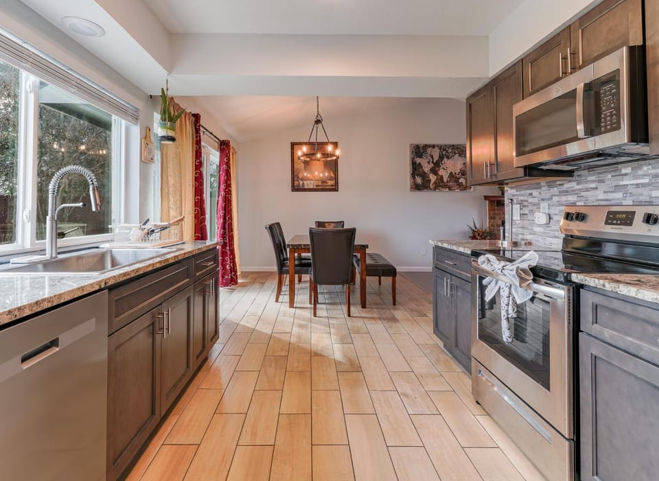 Kitchen or kitchenette, kitchen, kitchen