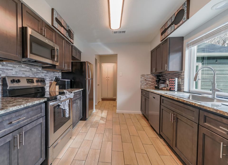 Kitchen or kitchenette, kitchen, kitchen