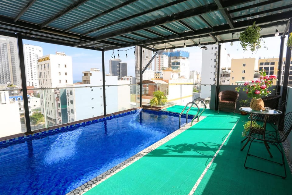 Day, Swimming pool, sunbed