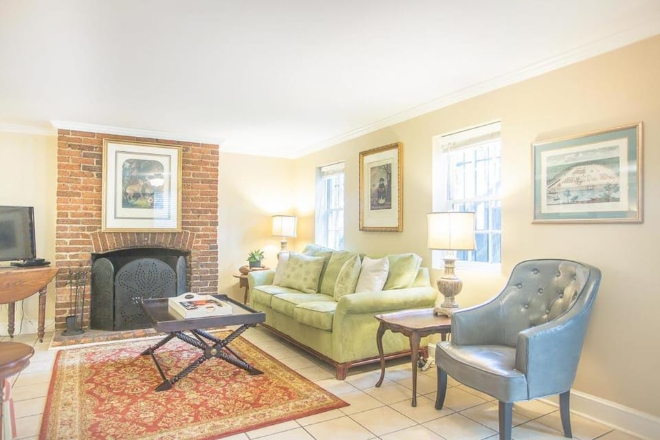 Chatham Square Garden Apartment by Lucky Savannah House in Savannah