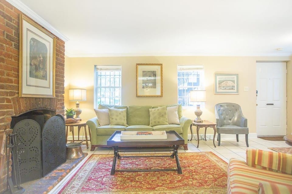 Chatham Square Garden Apartment by Lucky Savannah House in Savannah