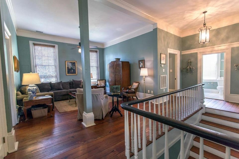 Corner Door Townhome by Lucky Savannah Apartment in Savannah