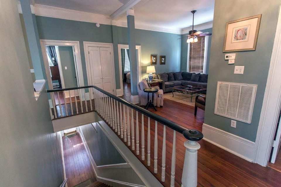 Corner Door Townhome by Lucky Savannah Apartment in Savannah