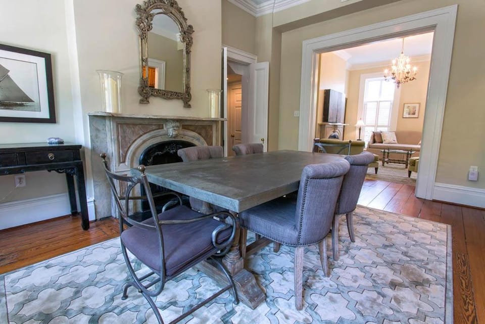 Getaway on Gordon by Lucky Savannah House in Savannah
