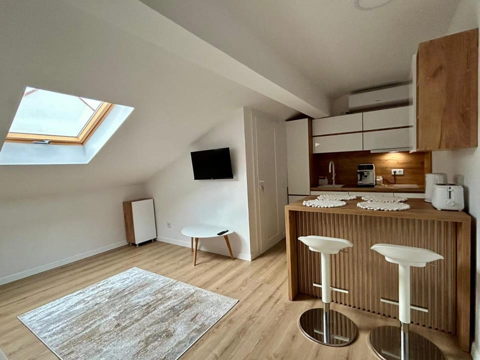 TV and multimedia, Coffee/tea facilities, Kitchen or kitchenette, Dining area