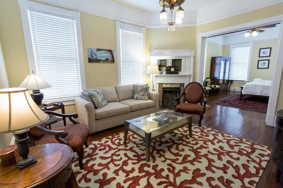 Harper House by Lucky Savannah House in Savannah