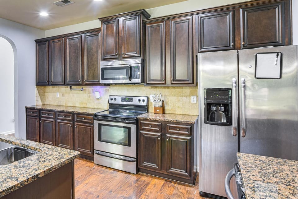 Golf & Hike: Family Home 11 Mi to Fort Bragg! House in North Carolina