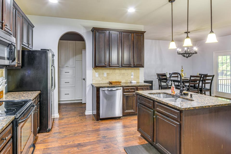 Golf & Hike: Family Home 11 Mi to Fort Bragg! House in North Carolina
