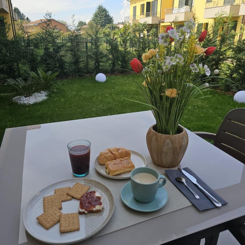 Garden, Breakfast