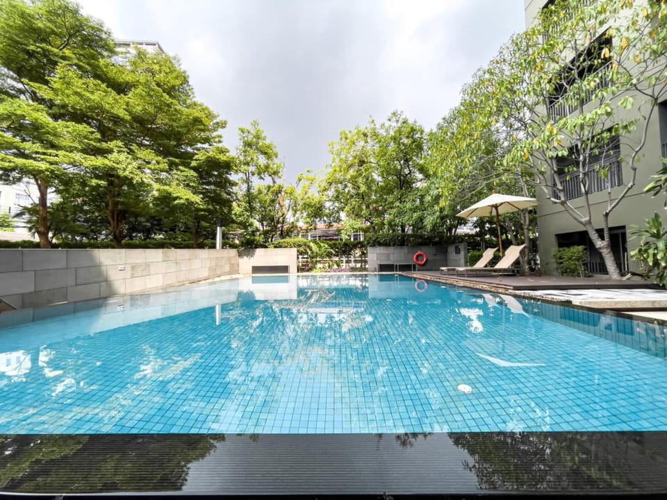 Prime Sukhumvit Living - BTS Phrom Phong - Ultra Fast WiFi House in Bangkok