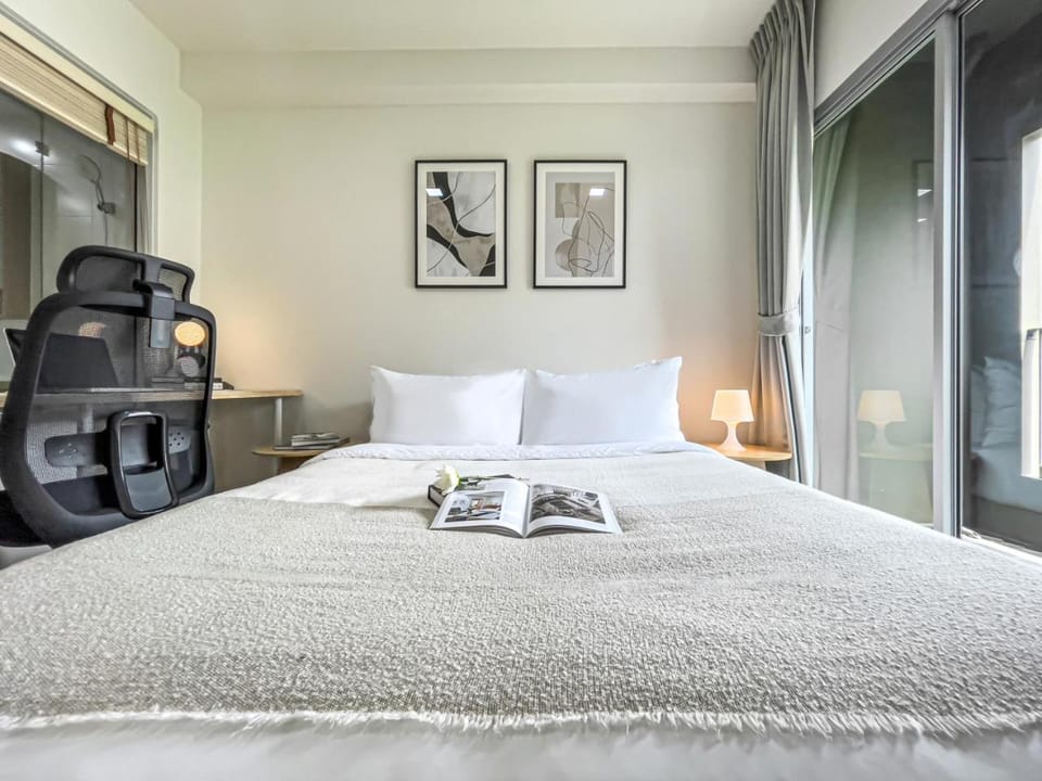Prime Sukhumvit Living - BTS Phrom Phong - Ultra Fast WiFi House in Bangkok
