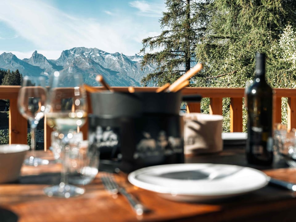 Restaurant/places to eat, Balcony/Terrace, Food, Mountain view, Dinner