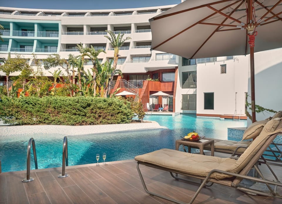 Patio, Pool view, Swimming pool, sunbed
