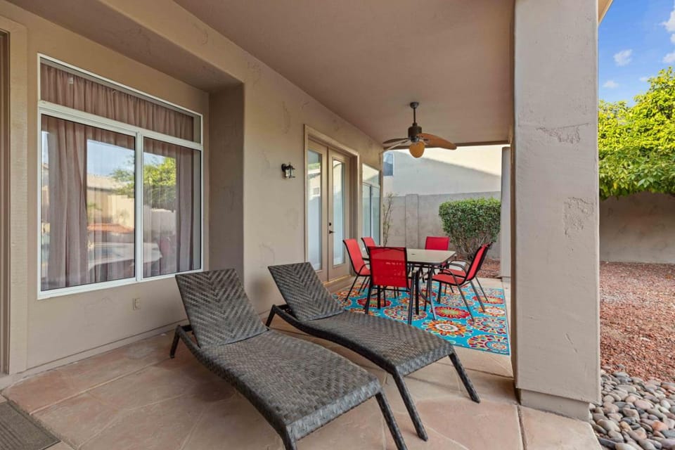 Mesa Arizona Oasis w Pool BBQ Vaulted Ceilings House in Mesa