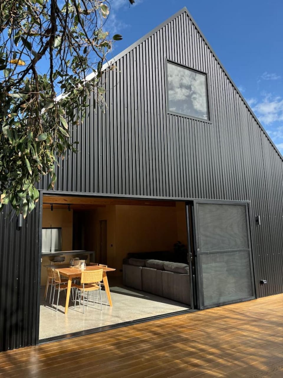 Black Pearl - NEW Minimal Style Scandi Beach House House in Port Campbell