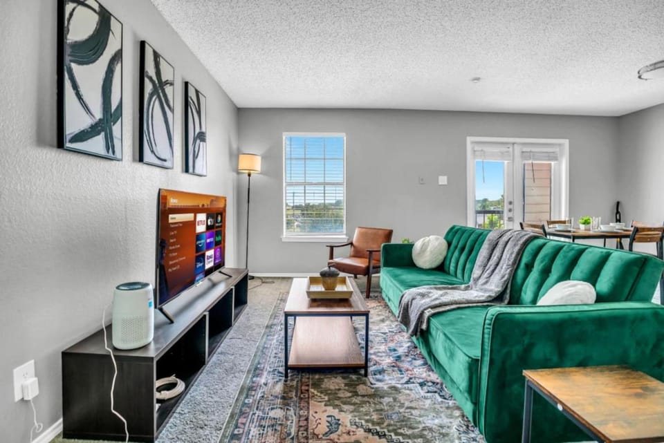 Fresh and Modern 2BR with Gym and Pool Apartment in Arlington