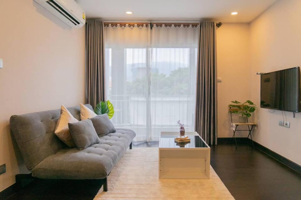 TV and multimedia, Living room, Seating area, air conditioner