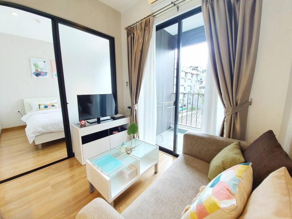 Living room, Photo of the whole room, Seating area