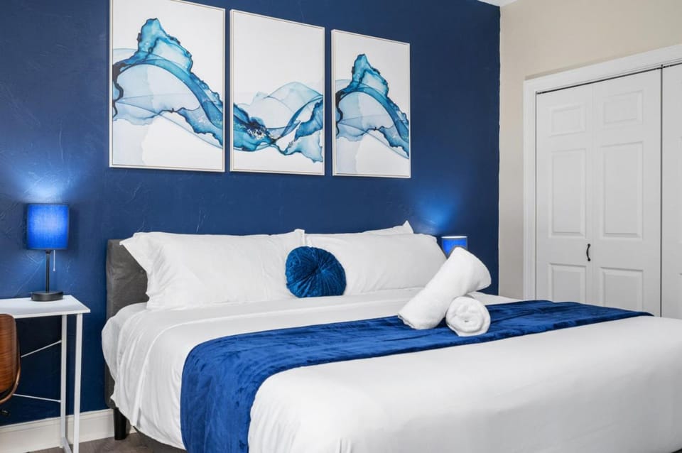 Cozy King Bed Suite with Free Parking Apartment in East Liberty