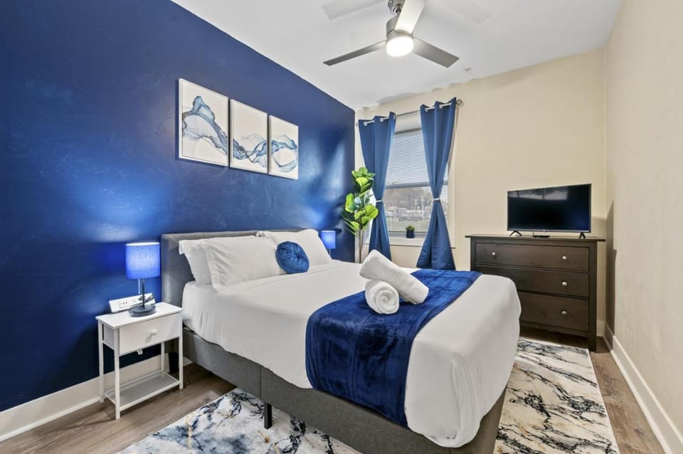 Upscale 2BR suite With Free Parking and Walkable Area Apartment in East Liberty