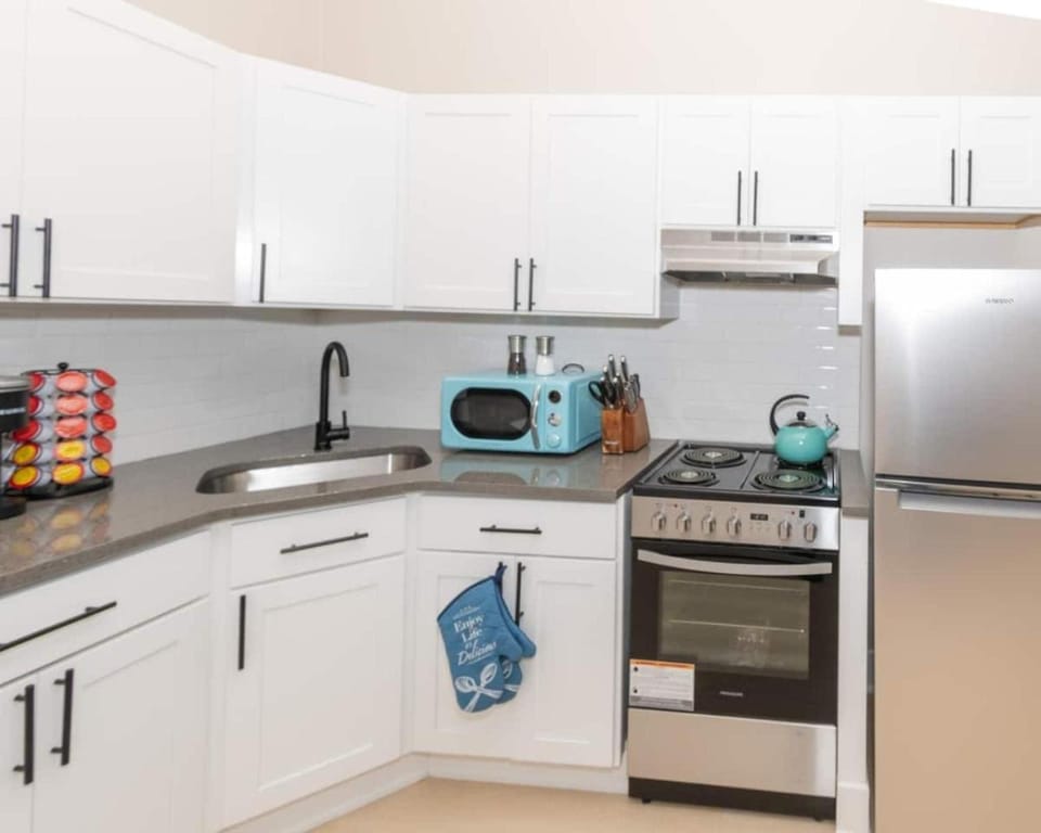 Albany Studio with Kitchen, WiFi, Gym and Game Room Near Capitol Apartment in Albany