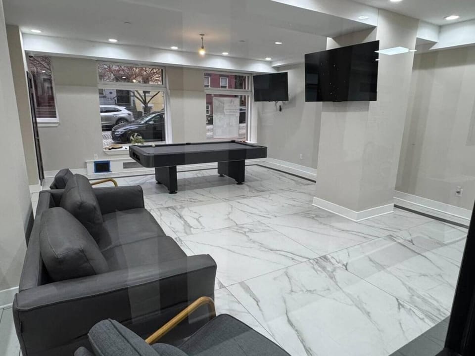 Albany Studio with Kitchen, WiFi, Gym and Game Room Near Capitol Apartment in Albany