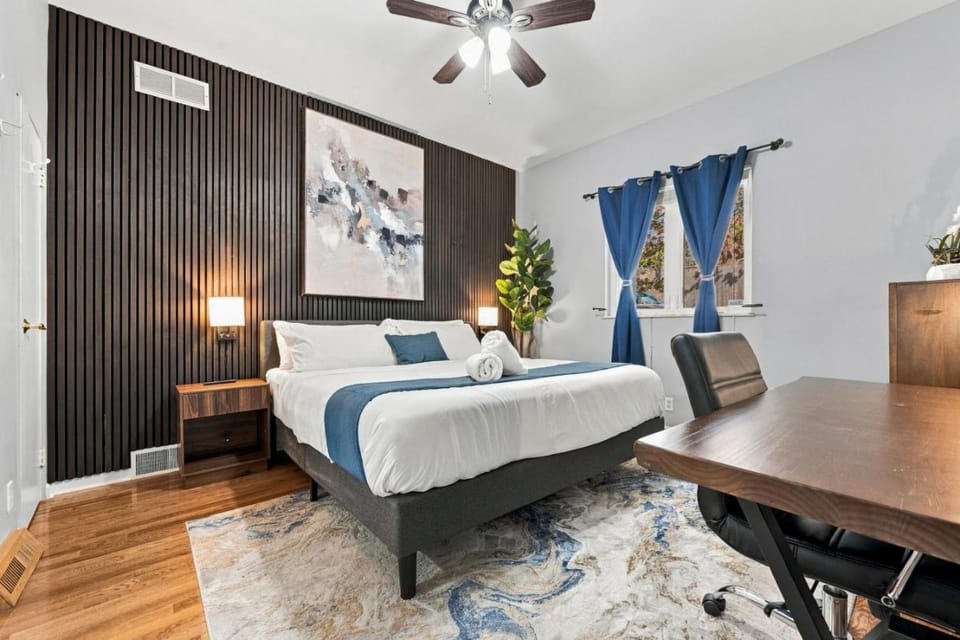 3BR Shadyside Home | Walk to Walnut | Free Parking House in Shadyside