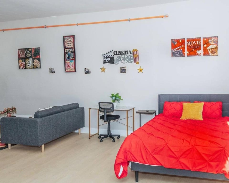 Central Albany Apartment with WiFi Walk to Capitol and Empire Plaza House in Albany
